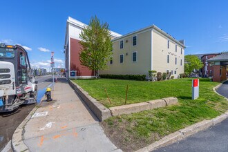 Rutherford Landing in Charlestown, MA - Foto de edificio - Building Photo