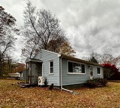 108 Chesterfield Rd in East Lyme, CT - Building Photo - Building Photo
