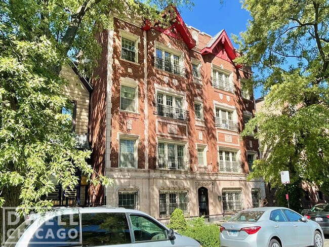 2532 N Sawyer Ave, Unit 105 in Chicago, IL - Building Photo - Building Photo