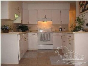 6001 Fairview Dr in Pensacola, FL - Building Photo - Building Photo