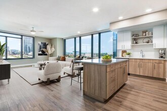 Modera McGavock in Nashville, TN - Foto de edificio - Building Photo