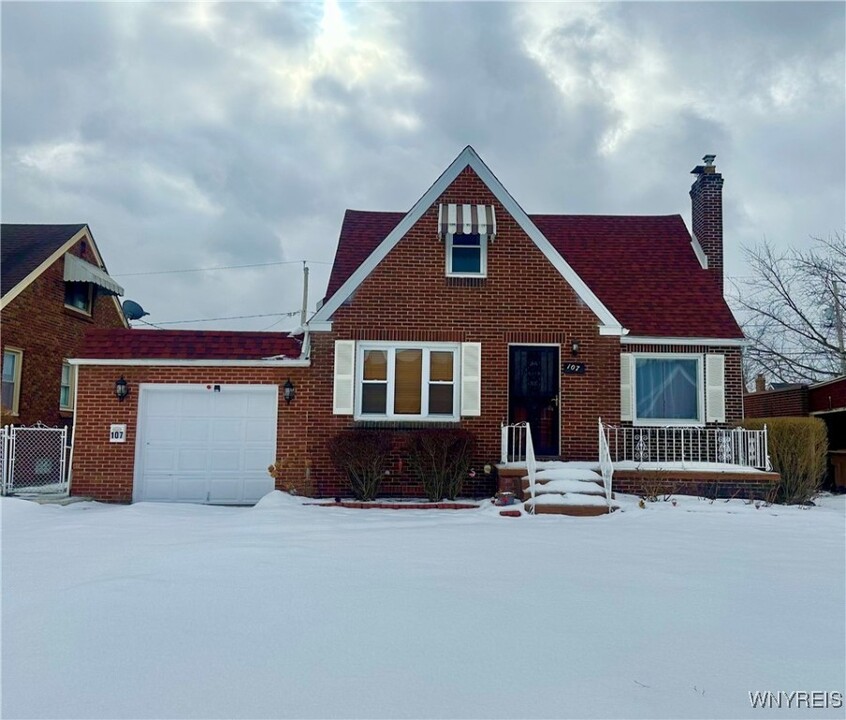 107 Campbell Rd in Cheektowaga, NY - Building Photo