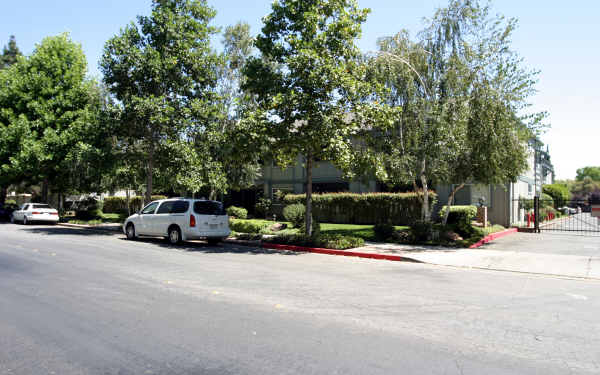 Birchwood Garden Apartments in Fremont, CA - Foto de edificio - Building Photo