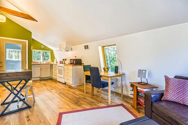 32 Michaels Rd in Sequim, WA - Foto de edificio - Building Photo