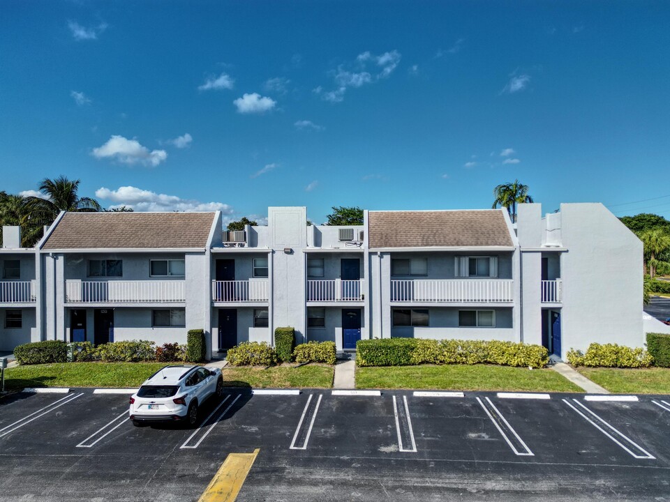 2900 SW 22nd Ave in Delray Beach, FL - Foto de edificio