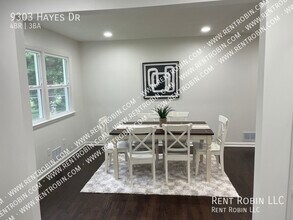 9303 Hayes Dr in Overland Park, KS - Building Photo - Building Photo