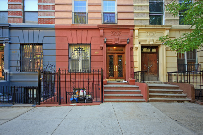 255 W 137th St in New York, NY - Building Photo - Building Photo