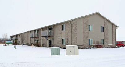 Meadow Crest Villas in Wrightstown, WI - Building Photo - Building Photo