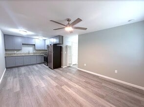 2745 Muir Ave, Unit 2745 in Atwater, CA - Foto de edificio - Building Photo