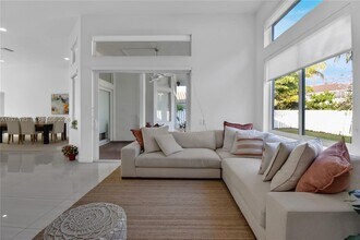 710 Lake Blvd in Weston, FL - Building Photo - Building Photo