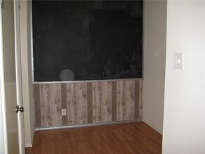 1503 N Garrett Ave-Unit -202 in Dallas, TX - Building Photo - Building Photo