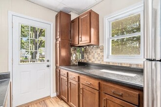 826 Washburn Ave in Kalamazoo, MI - Building Photo - Building Photo