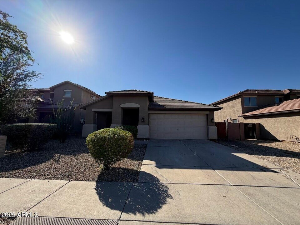 11283 W Harrison St in Avondale, AZ - Building Photo