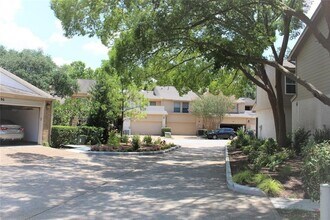 12625 Memorial Dr in Houston, TX - Building Photo - Building Photo