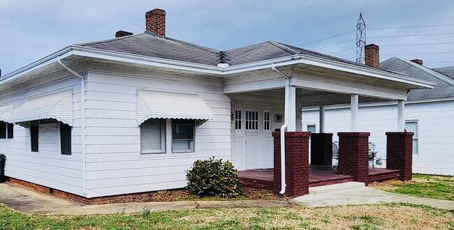 1628 S Main St in Salisbury, NC - Foto de edificio - Building Photo