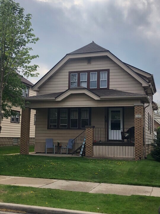 3361 S 11th St, Unit UPPER in Milwaukee, WI - Building Photo
