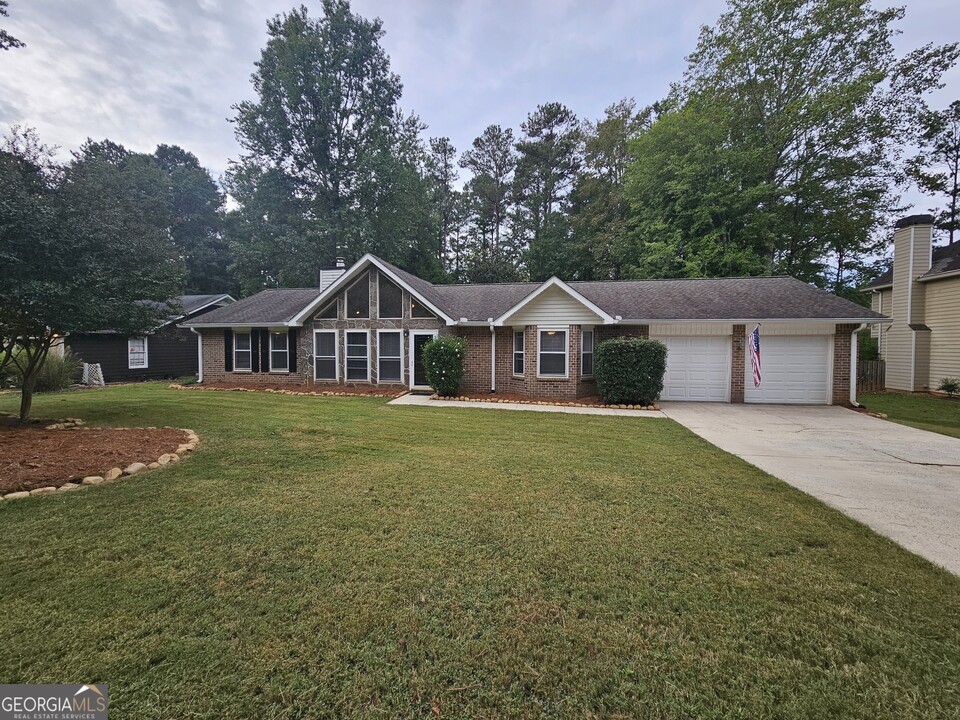 606 Grecken Green in Peachtree City, GA - Foto de edificio