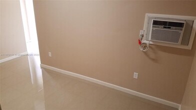 703 NW 6th St-Unit -C in Hallandale Beach, FL - Building Photo - Building Photo