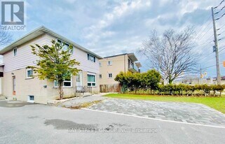 128 Stevenson Rd S in Oshawa, ON - Building Photo
