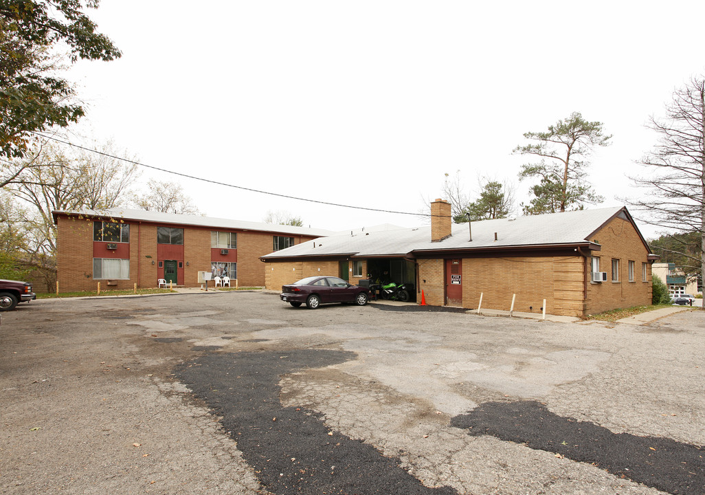 Milford Village Apartments in Milford, MI - Building Photo