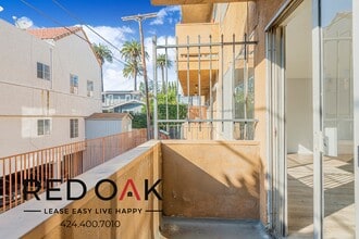 2065 Rodney Dr in Los Angeles, CA - Building Photo - Building Photo