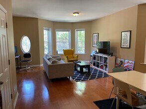 1327 W Foster Ave, Unit 1 in Chicago, IL - Foto de edificio - Building Photo