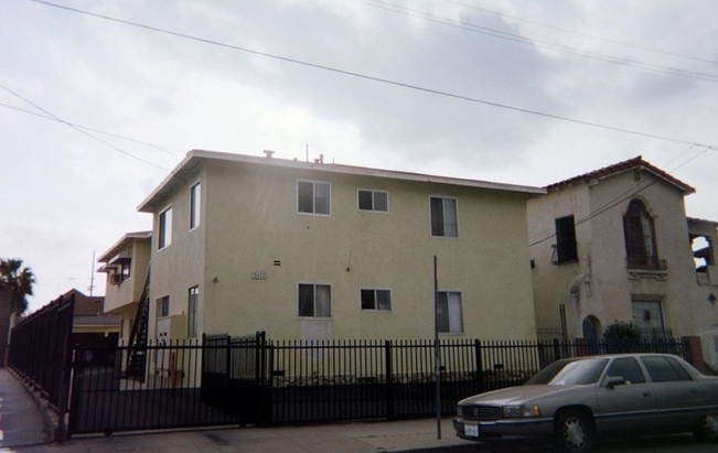 2422 E 3rd St in Los Angeles, CA - Foto de edificio