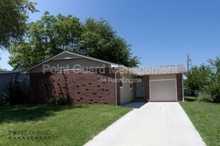 2208 Haskell St in Wichita, KS - Building Photo