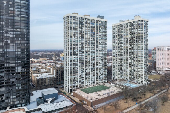 Edgewater Plaza Condominiums in Chicago, IL - Building Photo - Building Photo
