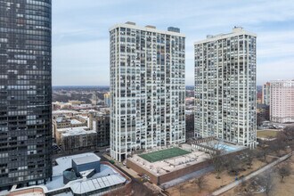 Edgewater Plaza Condominiums in Chicago, IL - Building Photo - Building Photo
