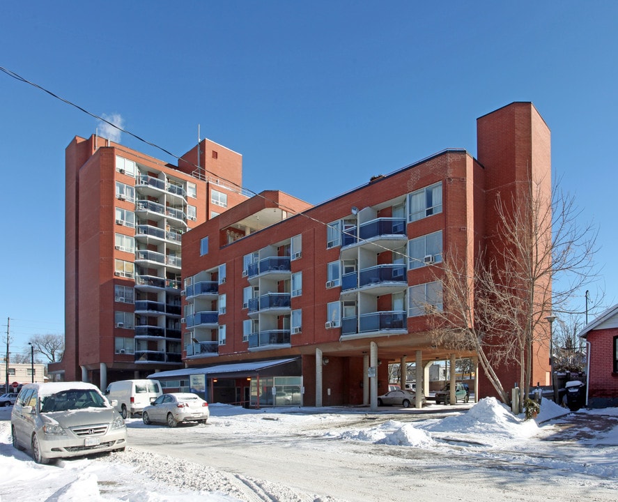 Woods Manor in Toronto, ON - Building Photo