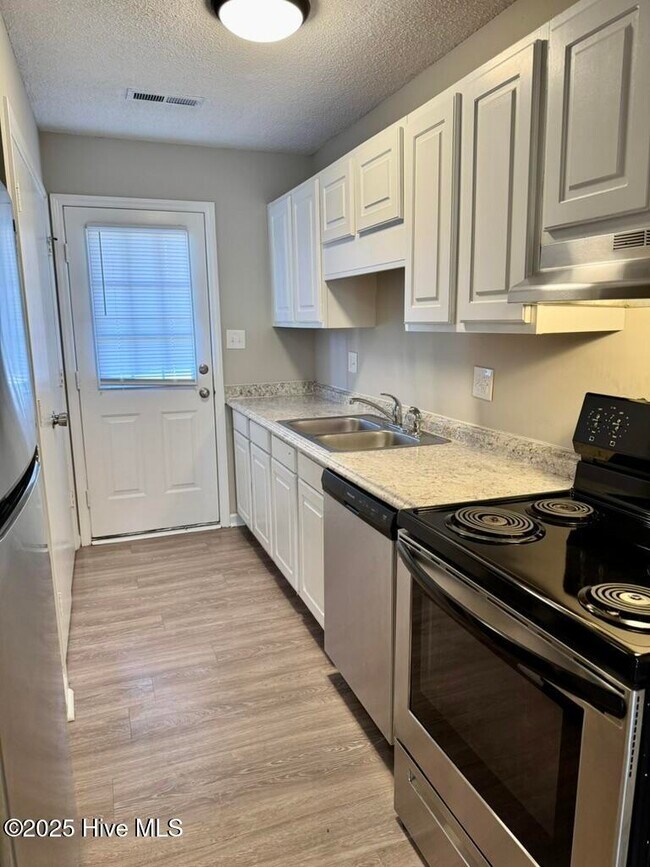1401 Westpointe Dr-Unit -A in Greenville, NC - Building Photo - Building Photo