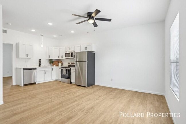 property at 1404 Parkview Dr