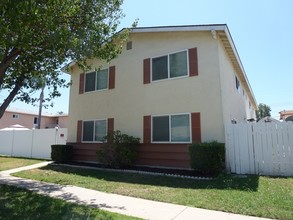 999 Mission Dr in Costa Mesa, CA - Building Photo - Building Photo