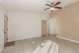 6358 Meadowlark Ln in Las Vegas, NV - Building Photo - Building Photo