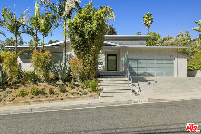 2753 Laurel Pass Ave in West Hollywood, CA - Foto de edificio - Building Photo