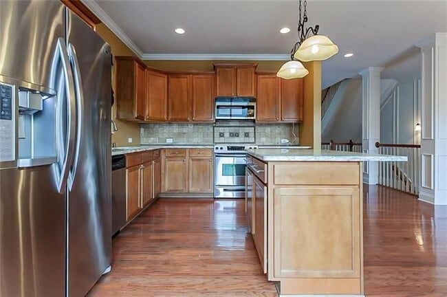 275 Autry Mill Ln in Suwanee, GA - Foto de edificio - Building Photo