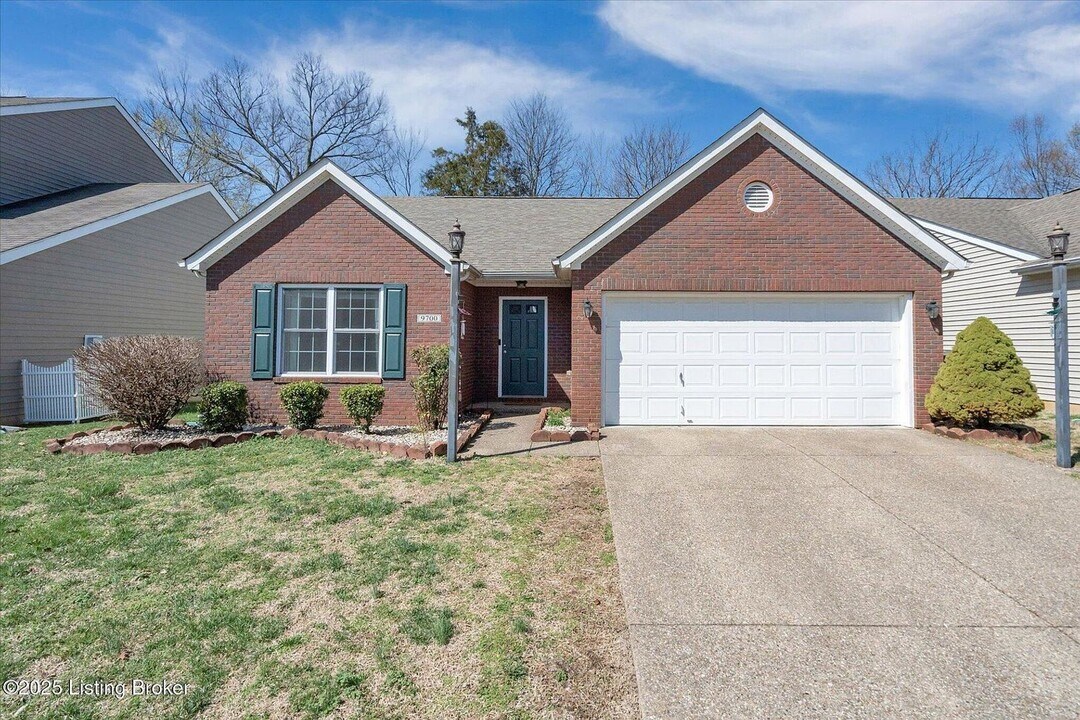 9700 River Trail Dr in Louisville, KY - Building Photo