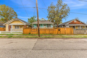 406 Cosmos St in Houston, TX - Building Photo - Building Photo