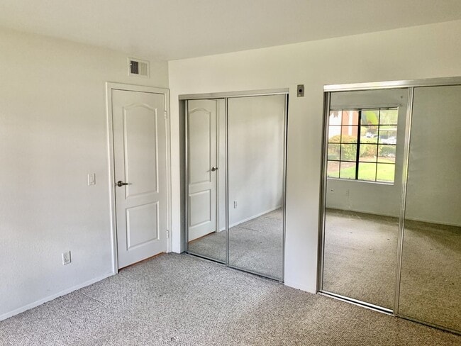 12071 Alta Carmel Ct in San Diego, CA - Building Photo - Building Photo