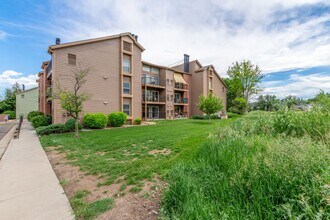 4899 S Dudley St in Denver, CO - Foto de edificio - Building Photo