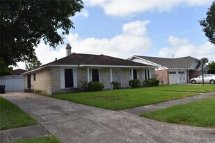 10427 Huntington Wood Dr in Houston, TX - Building Photo