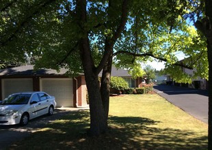 Aloha West Apartments in Beaverton, OR - Building Photo - Building Photo