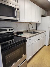 1450 NE 170th St in North Miami Beach, FL - Building Photo - Building Photo