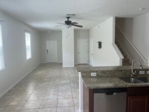 2133 Golden Falcon Dr in Ruskin, FL - Building Photo - Building Photo