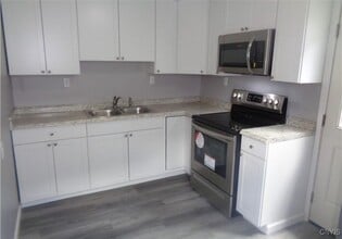 303 Kirsch Dr in Syracuse, NY - Building Photo - Building Photo