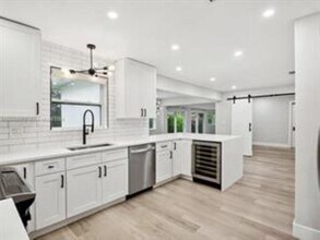2932 NW 8th Ave in Wilton Manors, FL - Building Photo - Building Photo