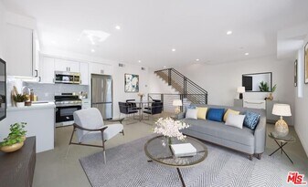 8926 Sawyer St in Los Angeles, CA - Building Photo