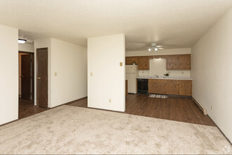 Westrac Apartments in Fargo, ND - Building Photo - Building Photo