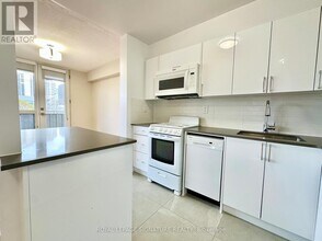 666 Spadina Ave. in Toronto, ON - Building Photo - Building Photo